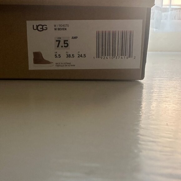 Beven Ugg High Top Boots - Picture 5 of 5